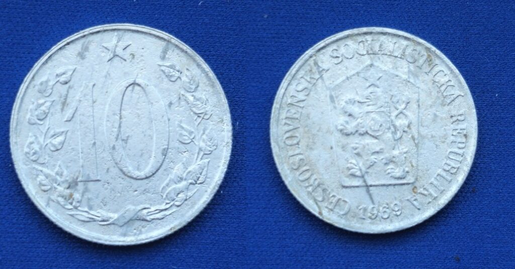 10 Haléřů 1969 - pole